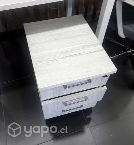 Escritorio en L y Cajonera