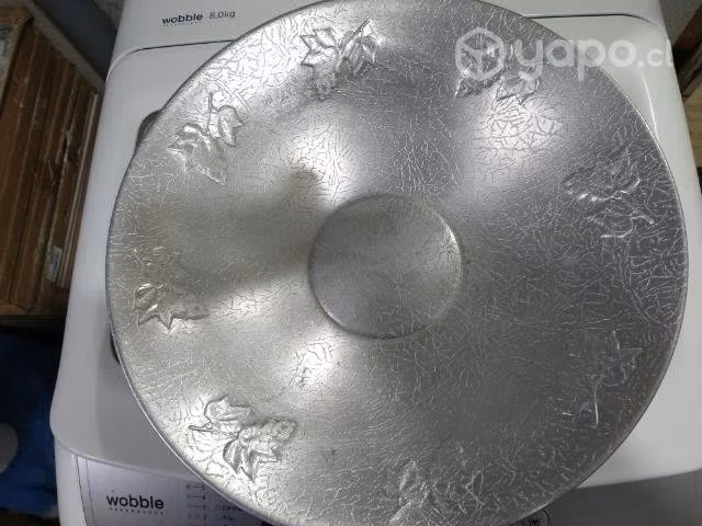 Antigua gran frutera de aluminio con diseño retro