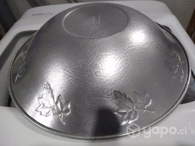 Antigua gran frutera de aluminio con diseño retro