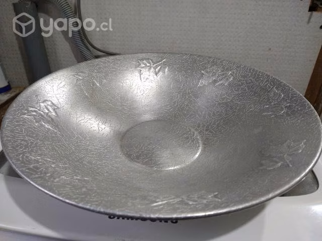 Antigua gran frutera de aluminio con diseño retro