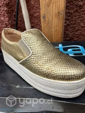 Sandalias usadas en buen estado