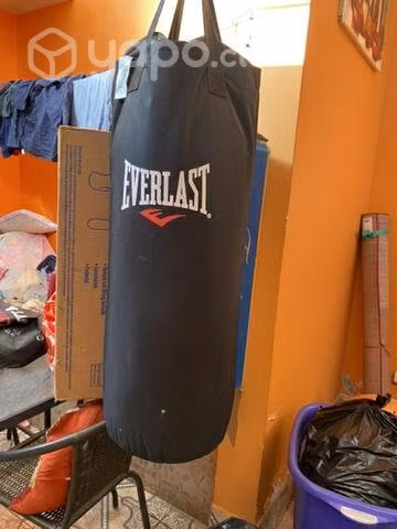 Saco de boxeo y mas guantes