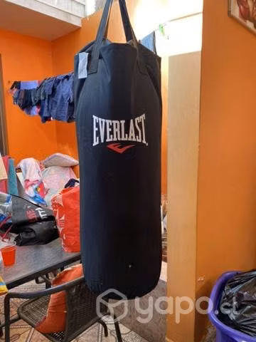 Saco de boxeo y mas guantes