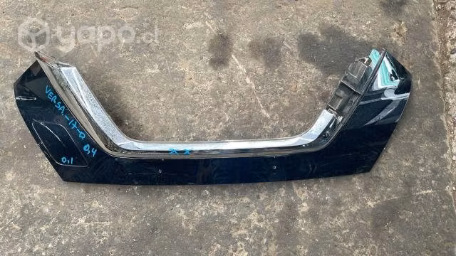 Bisel mascara nissan versa 2017 original