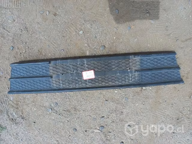 Moldura parachoque delantero Ford Escape +13