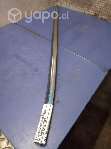 Moldura lame vidrio puerta delantera izq NP300