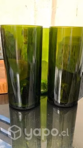Vasos de botellas de vino recicladas