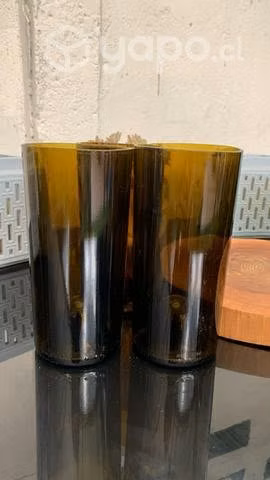 Vasos de botellas de vino recicladas