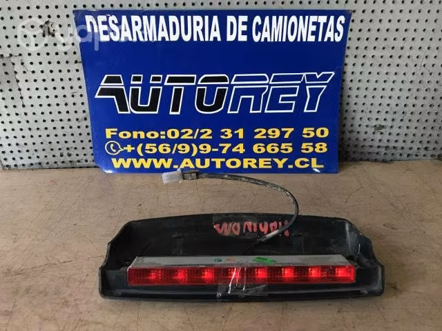 Tercera luz de frenó Mahindra
