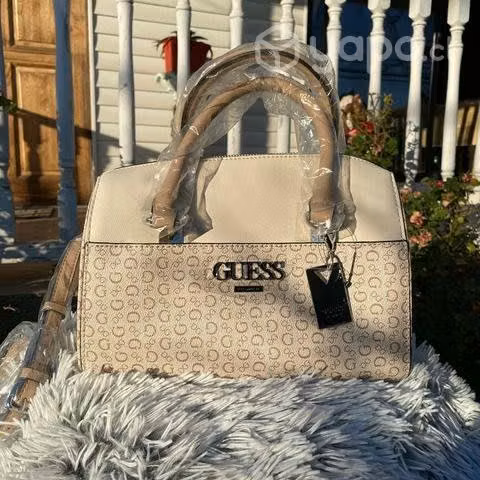 Cartera Guess