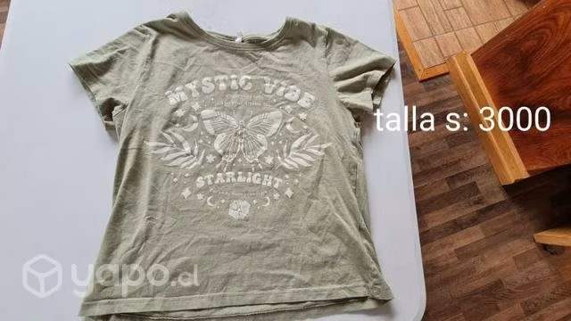 Poleras diferentes tallas casi nuevas