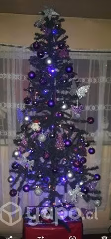 Árbol de navidad con adornos