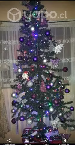 Árbol de navidad con adornos