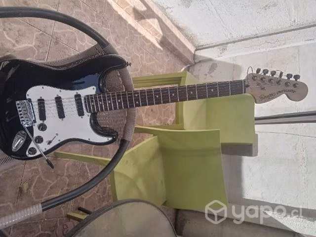 Guitarra Squier Stratocaster Deluxe con hotrails