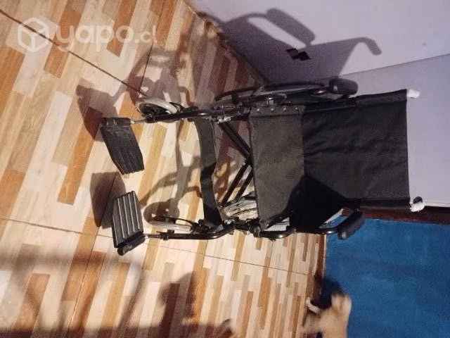 Silla de ruedas nueva y muletas