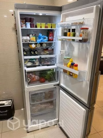 Refrigerador grande , dos puestas verticales