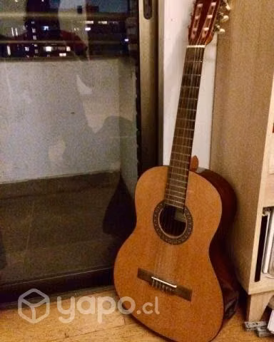 Guitarra clásica Admira. Casi nueva Impecable