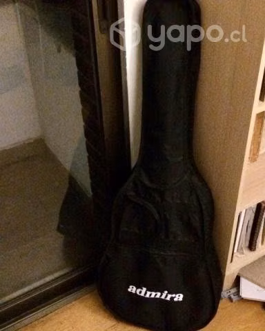 Guitarra clásica Admira. Casi nueva Impecable