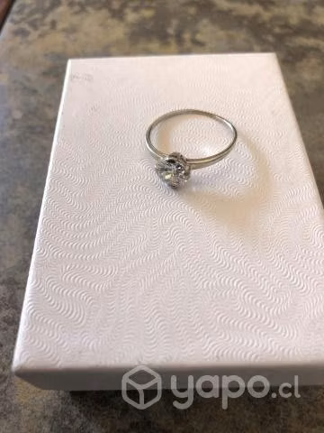 Anillo oro blanco con diamante corto antigua
