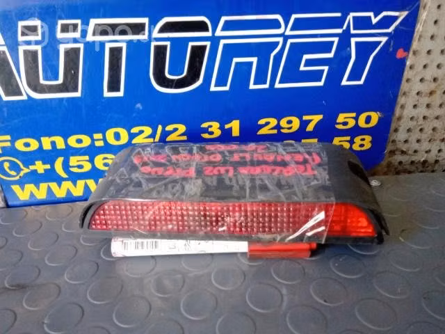 Tercera luz freno Renault Oroch 2019