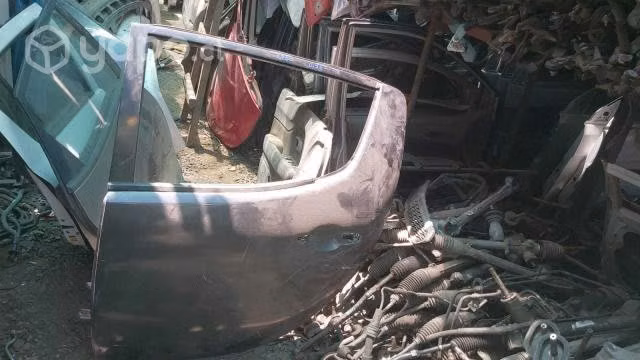 Puerta trasera izquierda mitsubishi l200 original