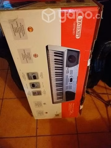 Teclado practicamente nuevo en su caja original