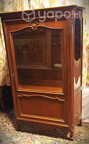 Elegante vitrina francesa