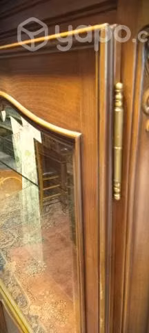Elegante vitrina francesa