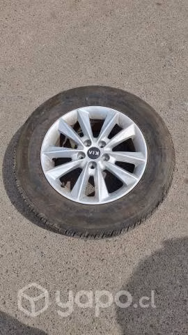 Llanta kia sorento con neumático