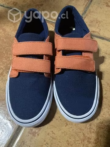 Zapatillas y zapato niño