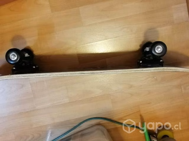 Skate nuevo con casco, rodilleras y coderas - Imagen 2