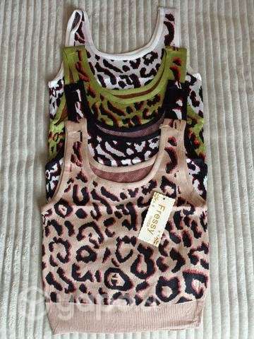 Crop Top nuevos - Imagen 2