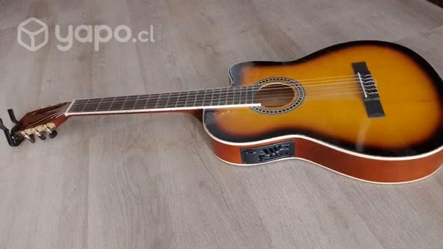 Guitarra electroacústica con cuerdas de nylon 99mi