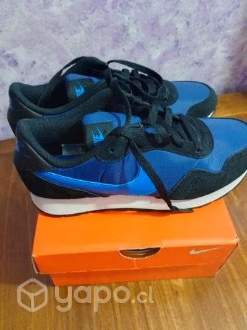 Zapatillas marca Nike talla 38, EUR 39. Nuevo