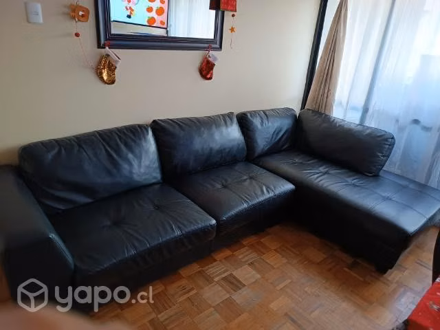 Sofá amplio sin detalles