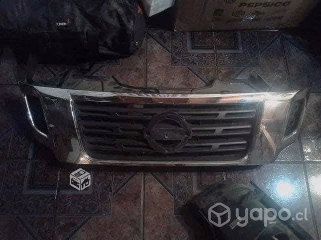Mascara delantera original Nissan np300 2019