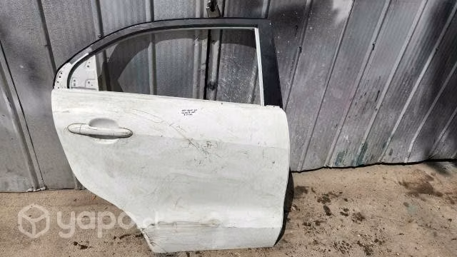Puerta trasera derecha kia rio 5 2013