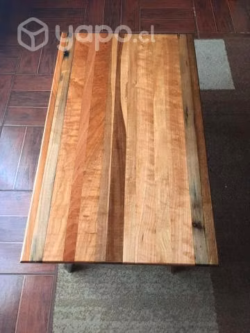 Mesa de centro vitrificada, madera nativa
