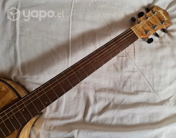 Guitarra Ibanez AEW40AS con funda y uñetas