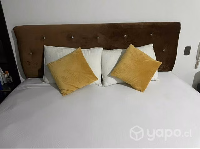 Cama, colchón y respaldo