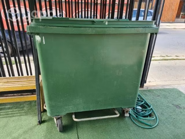 Basurero con pedestal