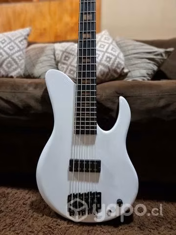 Bajo luthier Inostroza