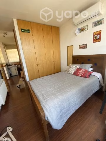 Cama 1,5 plazas + velador (colchón incluido)