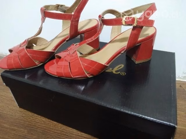 Sandalias Gacel charol rojo - Imagen 2