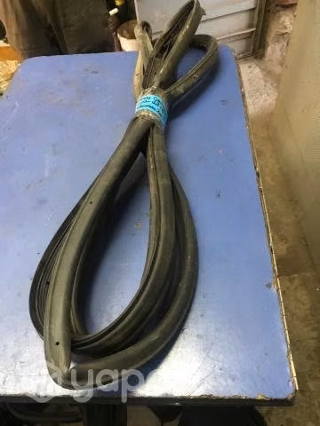 Goma contorno puerta delantera izquierda Chevrolet