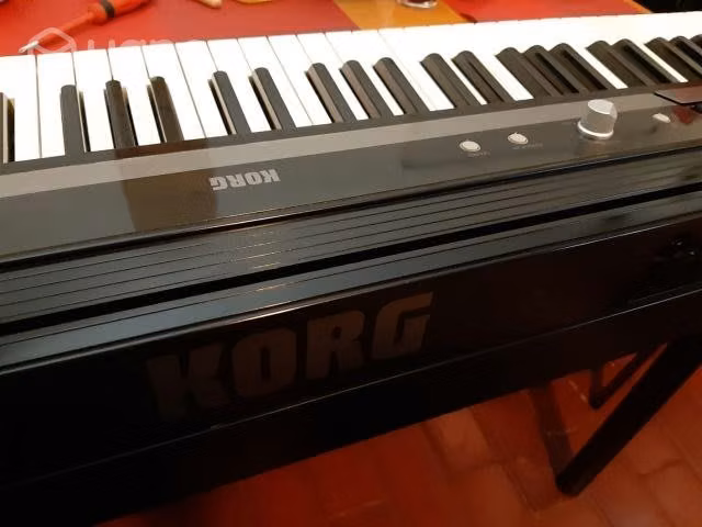 Píano Korg SP170S