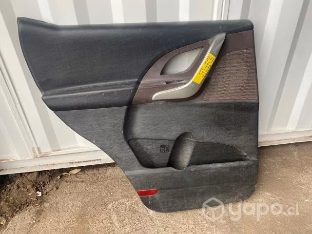 Tapiz puerta trasera izquierda Mahindra XUV500 201