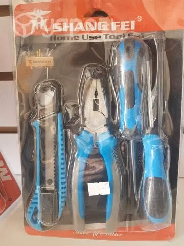 KIT HERRAMIENTA C/AZUL (2 destornillador, alicate