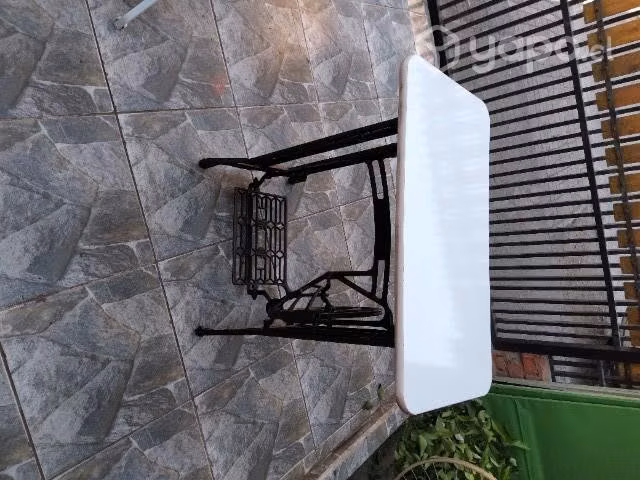 Mesas de arrimo.