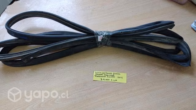 Goma contorno puerta trasera izquierda Mahindra XU
